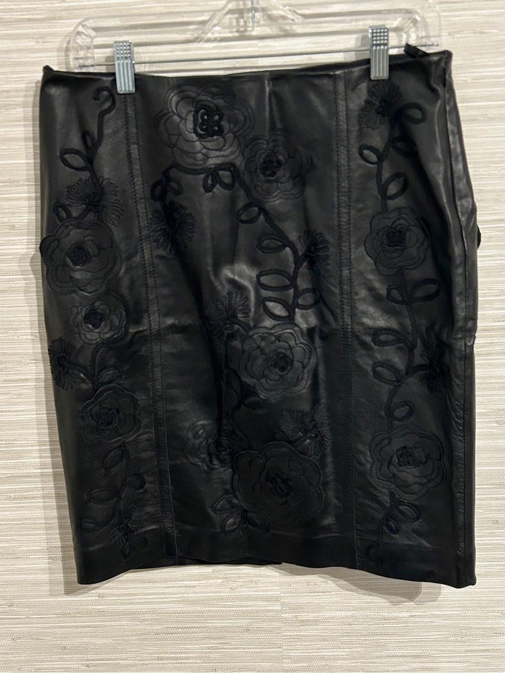 White House Black Market Size 8 Black Genuine Leather Pencil Skirt Floral NWT